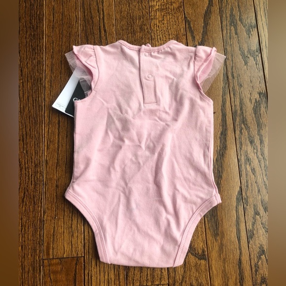 *NWT* Guess Baby Girl 0-3M Light Pink One-Piece w/Ruffled Tulle Sleeves & Heart - Picture 6 of 8